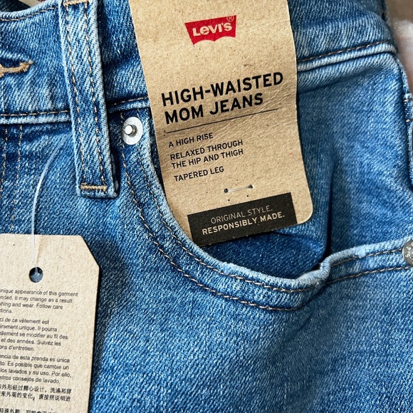 LEVIS High Waisted Mom Jeans - Picture 4 of 6